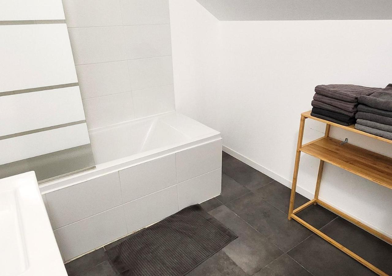 "Colbert Triplex" 3 Chambres - Balcon - Patio - Cathedrale Tours Esterno foto